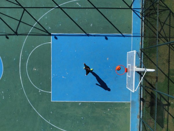 Le rôle du coach dans une équipe de basket universitaire